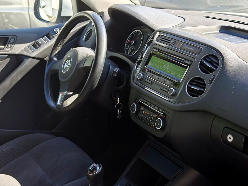 Volkswagen Tiguan 2,0 TDi R-Line  - fotka 13 z 21
