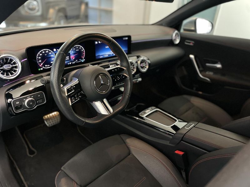 Mercedes-Benz CLA 200 Shooting Brake AMG  - fotka 21 z 36