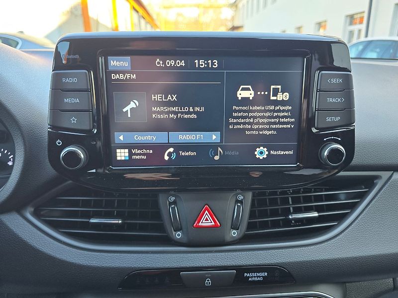 Hyundai i30 1.6CRDi COMFORT LED KAMERA NAV - fotka 23 z 35