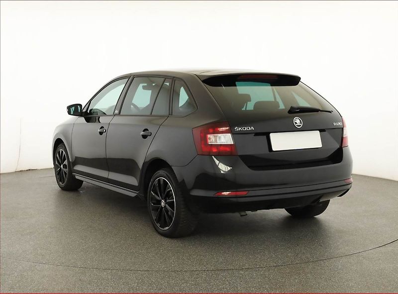 Škoda Rapid (2017) Spaceback 1.0 TSI, Xenony - fotka 4 z 16