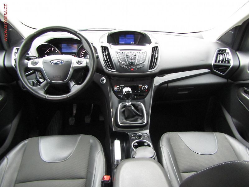 Ford Kuga (2015) 2.0 TDCi 4x4, Titanium - fotka 8 z 21