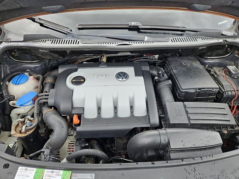 Volkswagen Touran (2007) CROSS 1.9TDI, SPLÁTKY  - fotka 19 z 22