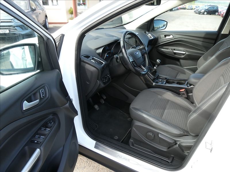 Ford Kuga 2,0 TDCi 110kW Panorama,naviga - fotka 19 z 45