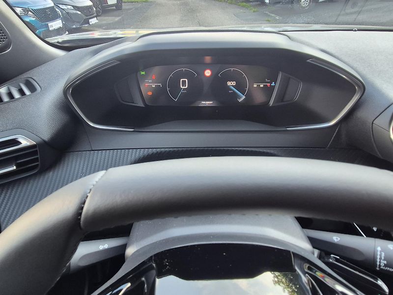 Peugeot 2008 (2025) ALLURE PureTech 100kMAN6 TAŽNÉ - fotka 15 z 23