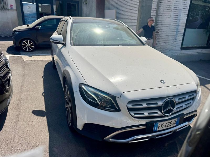 Mercedes-Benz Třídy E 2,0 4Matic Auto All-Terrain od - fotka 21 z 25