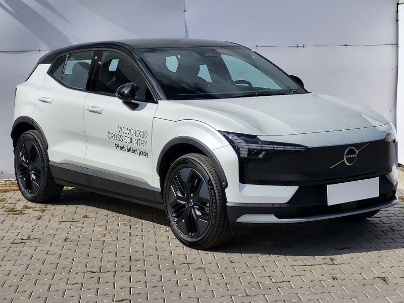 Volvo EX30 CROSS COUNTRY PLUS P8 AWD Elec - fotka 4 z 35