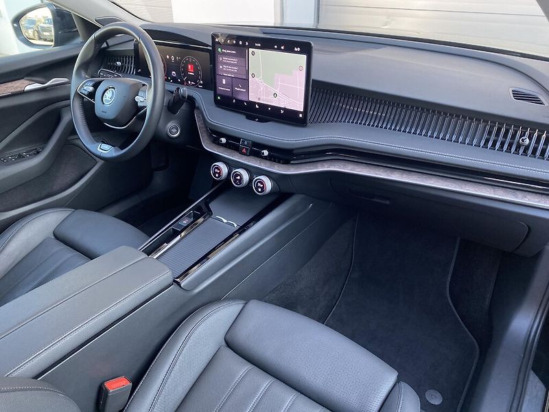 Škoda Superb Combi 2,0 TDI 142 kW L&K DSG - fotka 26 z 29