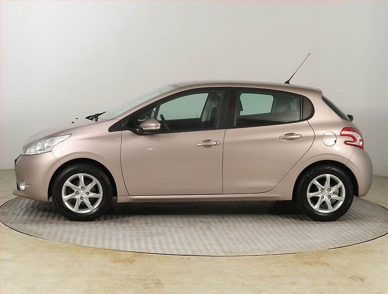 Peugeot 208 (2014) 1.2 PureTech, ČR,1.maj - fotka 3 z 19