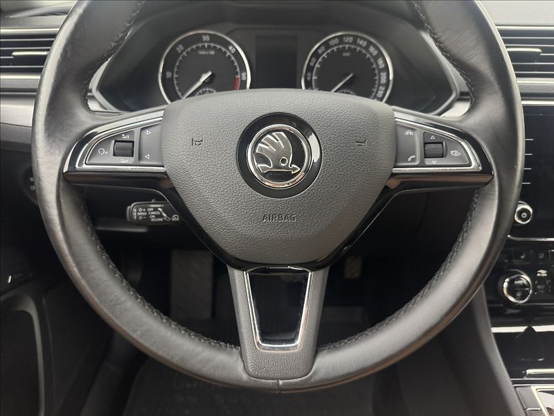 Škoda Superb 2,0 DSG 4X4 ACC CANTON STYLE+ - fotka 9 z 49