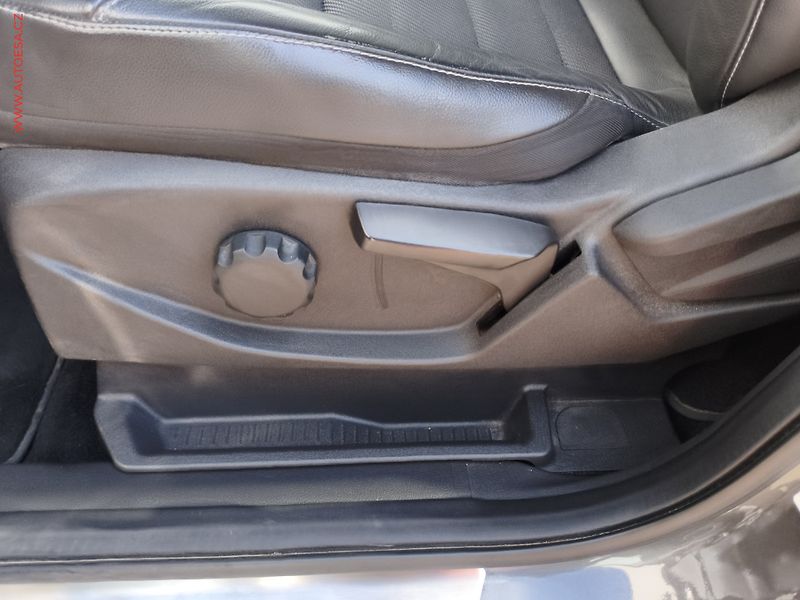 Ford Kuga (2015) 2.0 TDCi, Titanium - fotka 17 z 19