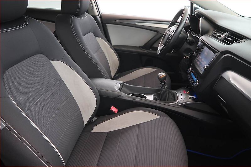 Toyota Avensis (2015) 2.0 D-4D, Serv.kniha, Tempomat - fotka 9 z 18