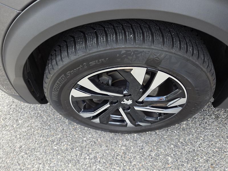 Peugeot 2008 (2023) 1.2 PT 100 ALLURE MAN6 - fotka 26 z 27