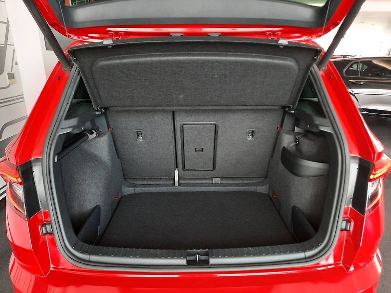 Škoda Karoq (2021) Sportline 2.0 TDI (110kW/150k) - fotka 23 z 26
