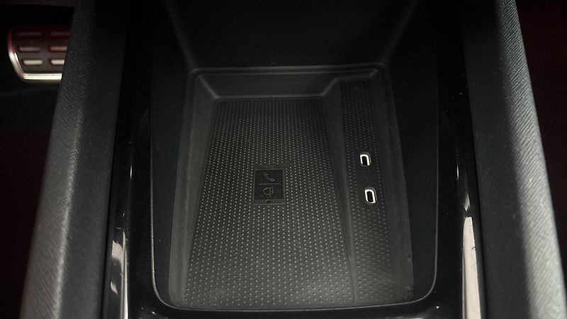 Škoda Octavia 2.0 TDI DSG Sportline - fotka 24 z 29