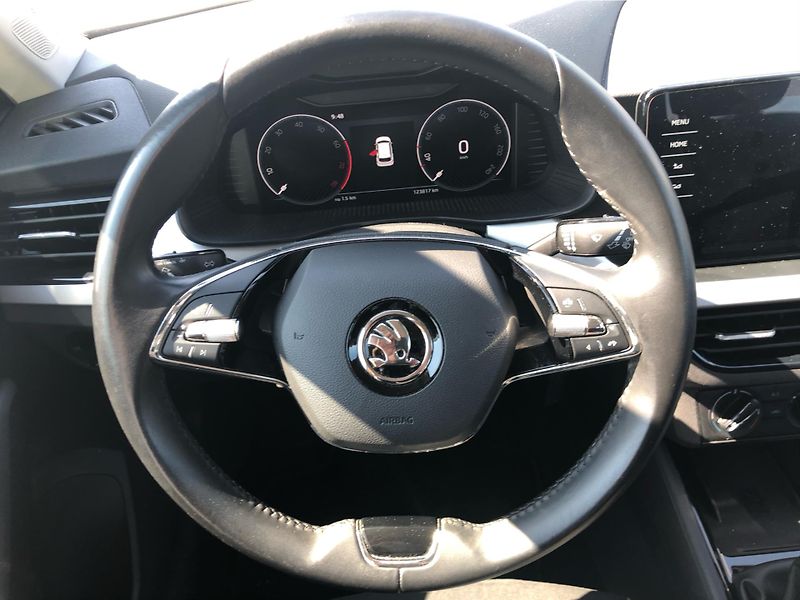 Škoda Kamiq 1.0 TSi AMBITION - fotka 17 z 28