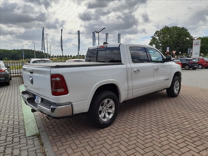 RAM 1500 5,7 HEMI LARAMIE 4x4 - fotka 6 z 33