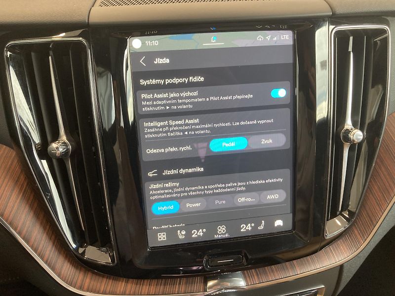 Volvo XC60 T6 eAWD Recharge Plus Dark AT8 - fotka 26 z 30