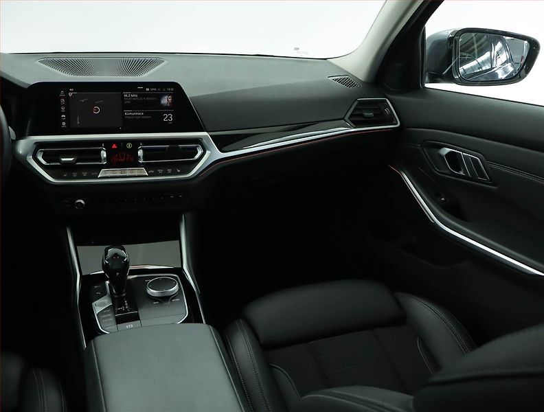 BMW Řada 3 (2020) 320 d - fotka 8 z 16