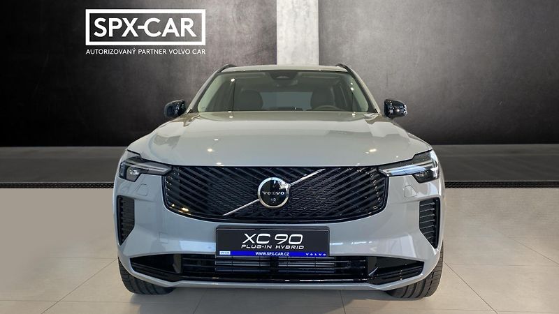 Volvo XC90 (2026) PLUS DARK, T8 AWD, 228+107 kW - fotka 2 z 14