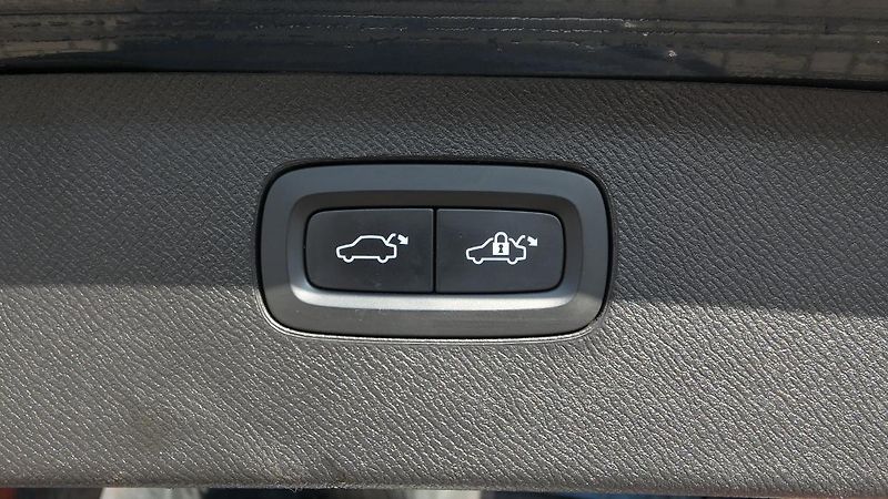 Volvo XC90 B5 AWD R-Design - fotka 20 z 25