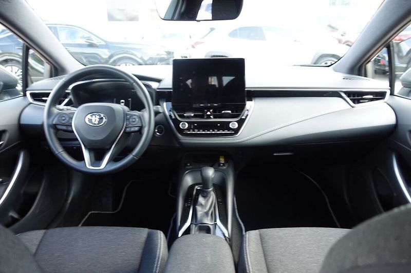 Toyota Corolla 2,0HSD e-CVT Comfort Tech - fotka 16 z 33