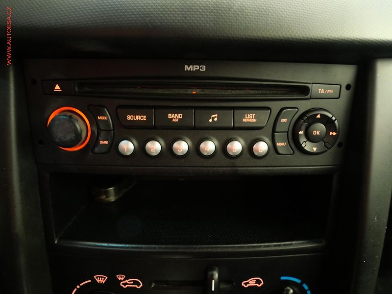 Peugeot 207 (2008) 1.4i, 1.maj,ČR, AC - fotka 15 z 18