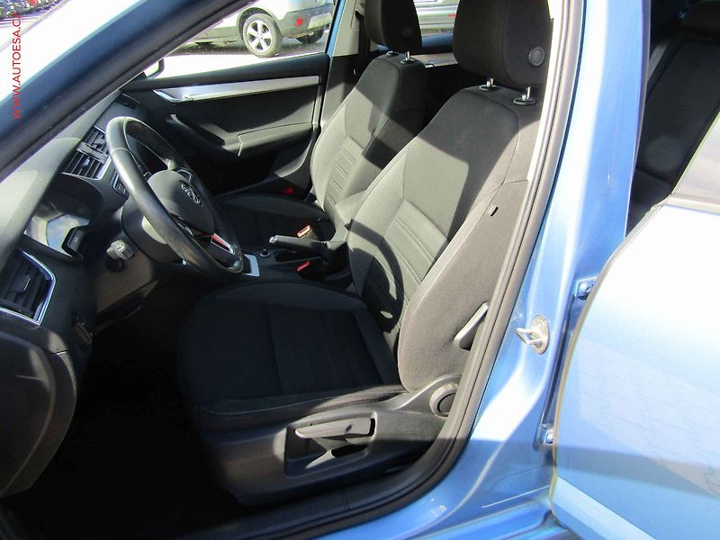 Škoda Octavia (2018) 1.0 TSi, ČR, AC, výhřev sed - fotka 9 z 14