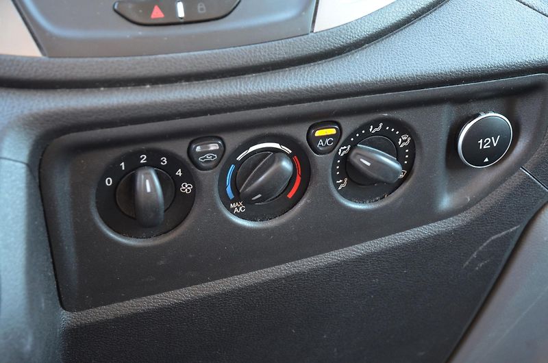 Ford Transit (2018) L3H2 2.0 TDCi / KLIMA / NAVI - fotka 26 z 34