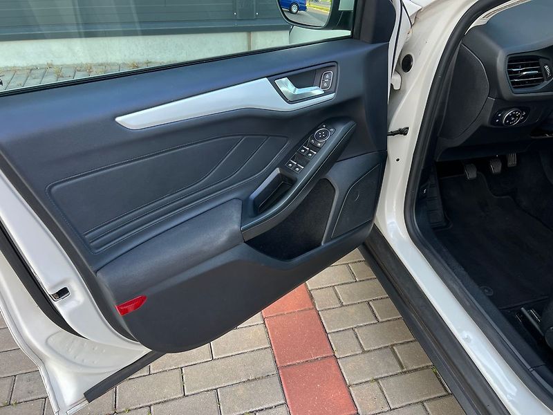Ford Focus (2021) 1.5TDCi TITANIUM  88kW - fotka 12 z 49
