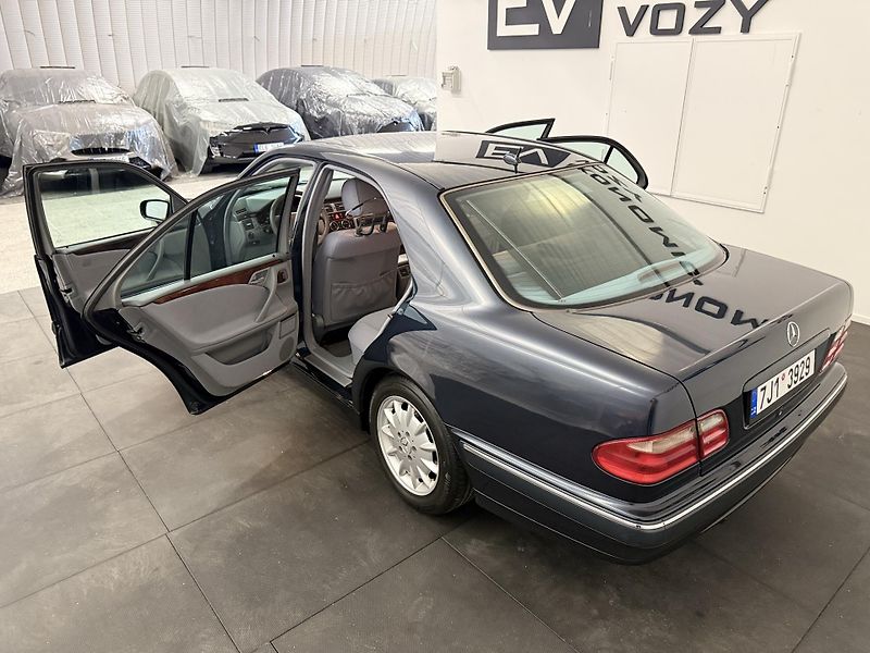 Mercedes-Benz Třídy E (2001) 280I V6 ,150kw, velmi krásný!! - fotka 14 z 35