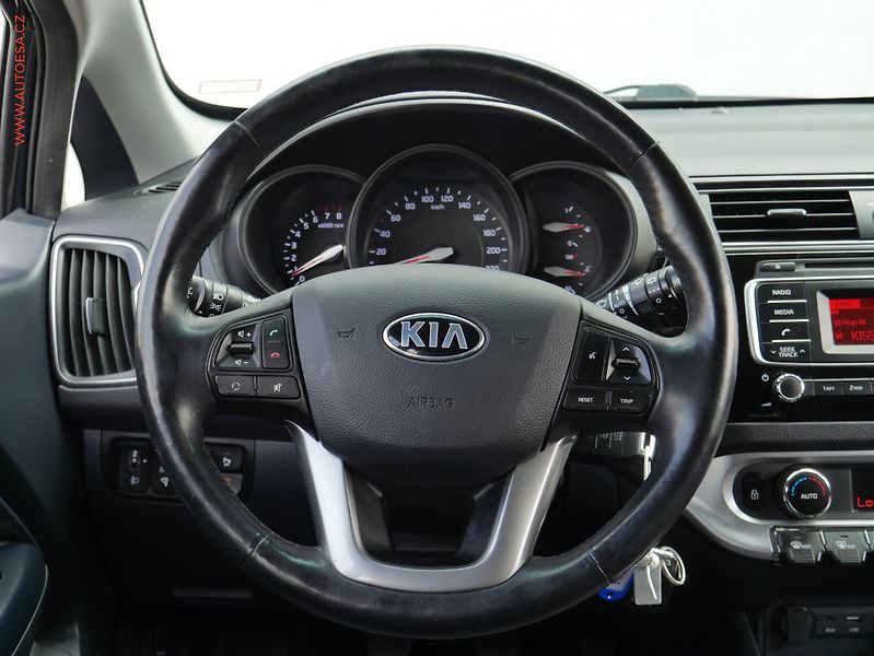 Kia Rio (2016) 1.4CVVT, AC, tempo, park - fotka 11 z 18