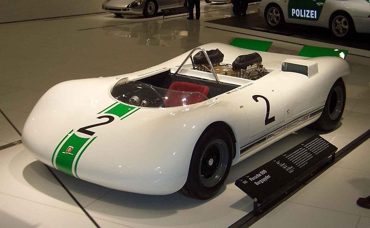 Vůz Porche 909 Bergspyder, který měl být revoloučním v závodech do vrchu. Nakonec je to nejlehčí sportovní auto všech dob této značky.