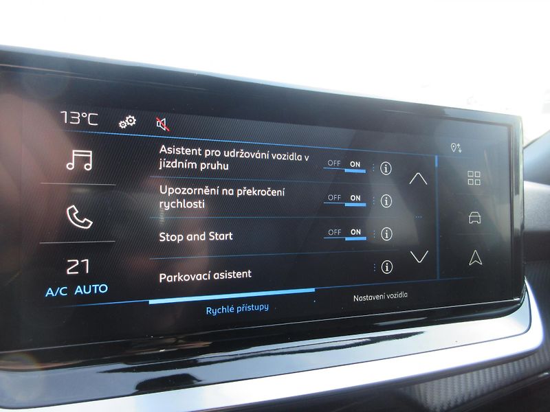 Peugeot 2008 STYLE PureTech 100 S&S MAN6 - fotka 26 z 36