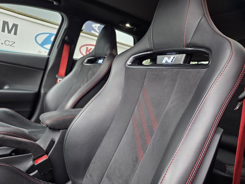 Hyundai i30 2.0-N-206kw-LIMIT EDICE 25ks - fotka 38 z 40