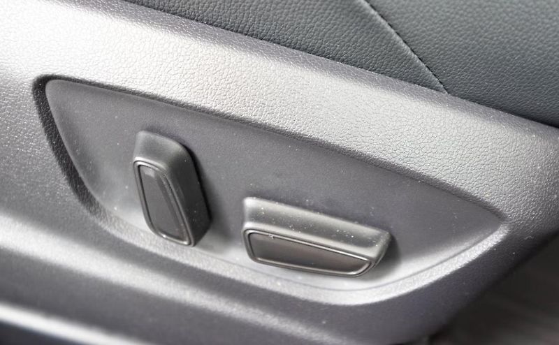 Subaru Solterra AWD 360 kamera Panorama HK - fotka 22 z 26