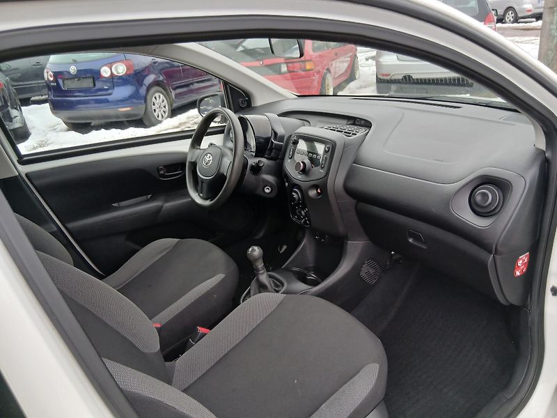 Toyota Aygo 1.0, 51 kW, klima - fotka 26 z 26