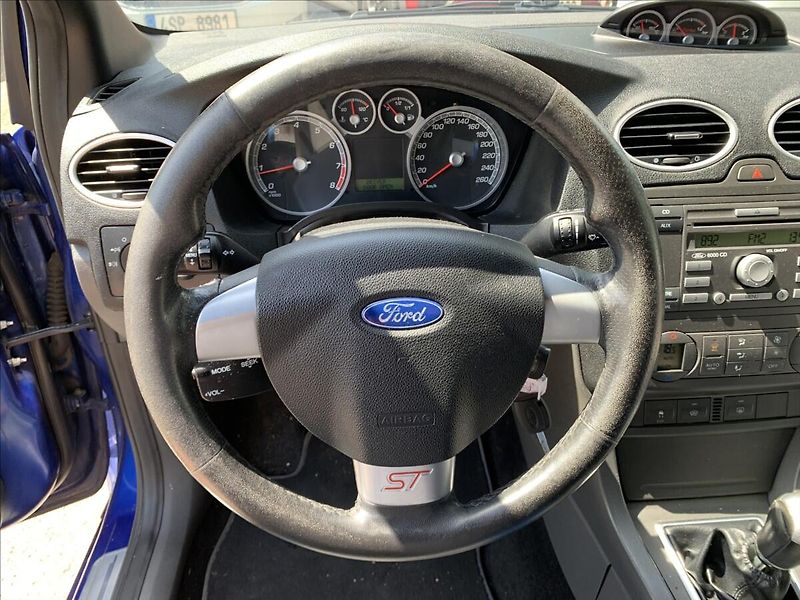 Ford Focus 2,5 ST 225 166 KW - fotka 10 z 17