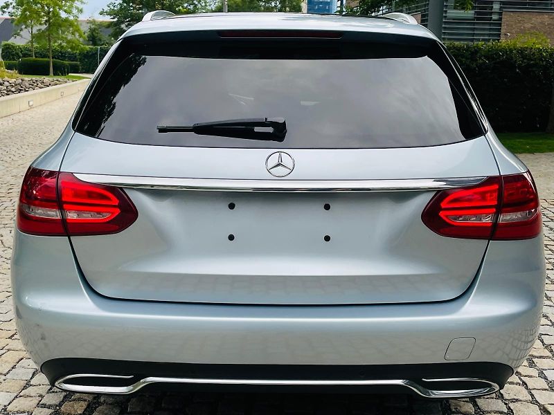 Mercedes-Benz Třídy C 220D MANUÁL VÝHŘEV SENZORY LED - fotka 15 z 52