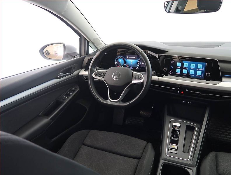 Volkswagen Golf (2024) Life 1.5 eTSI, digi klima - fotka 7 z 23