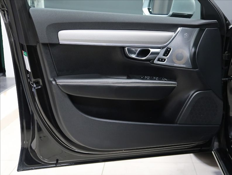 Volvo S90 2,0 T8 TWINENGINE AWD R-DESIGN - fotka 8 z 52