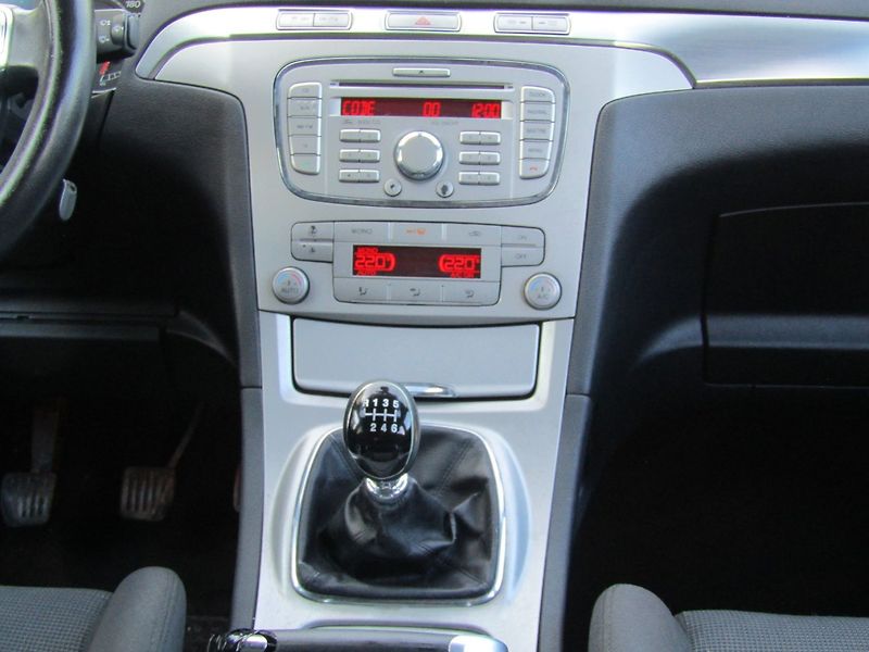 Ford S-MAX (2008) 1.8 TDCi 92kW  7 MÍST - fotka 16 z 35