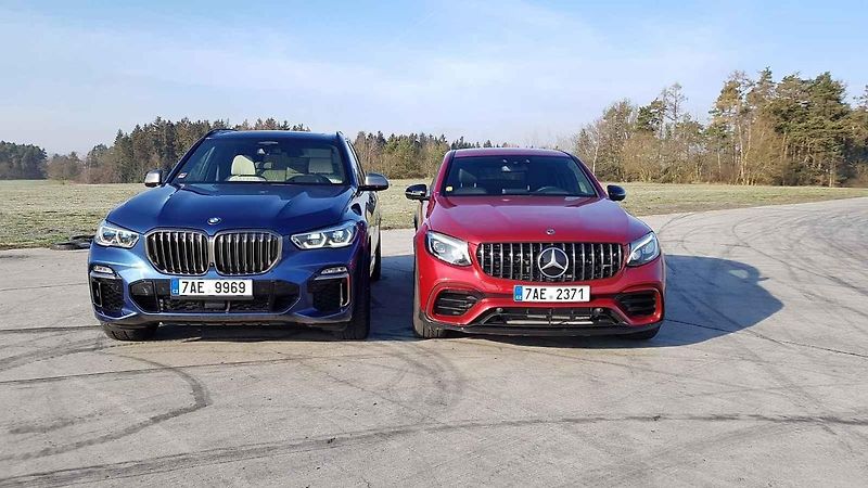 BMW potřebuje více točivého momentu, protože váží o půl tuny víc než Mercedes.