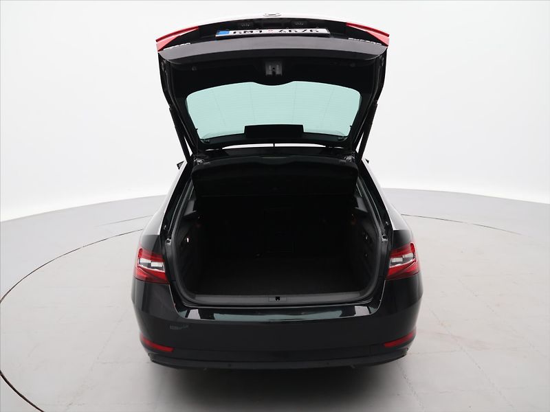 Škoda Superb 1,8 TSI 132kW DSG CZ L&K - fotka 9 z 42