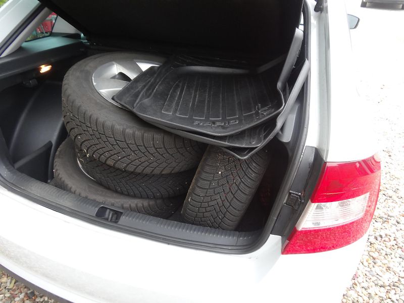 Škoda Rapid 1.2TSi 2xlitá kola zim.+let.pn - fotka 3 z 9