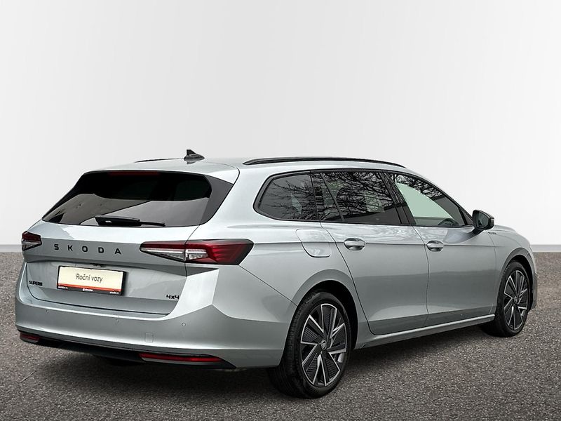 Škoda Superb Sportline 4x4 DSG - fotka 2 z 29