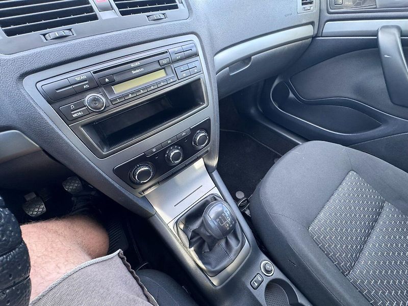 Škoda Octavia (2011) 1,4 TSI 90 KW 1. MAJ STK KM - fotka 27 z 46