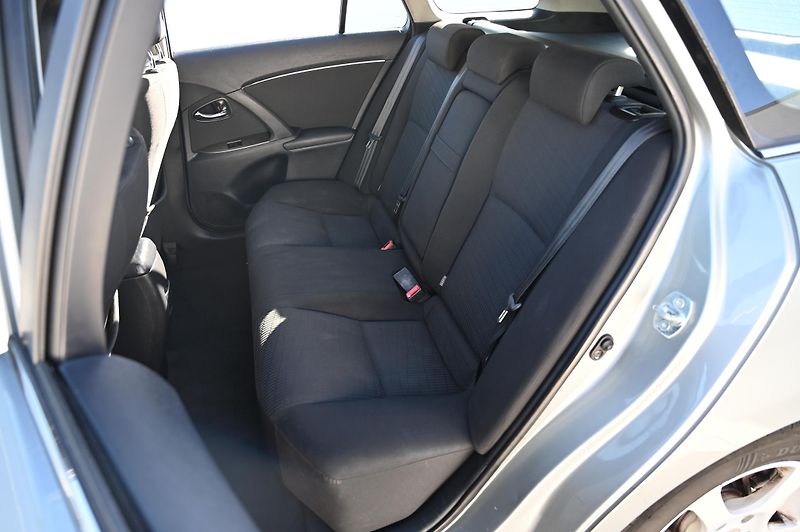Toyota Avensis 1.8  108KW Kombi Sol 10/2009 - fotka 27 z 33
