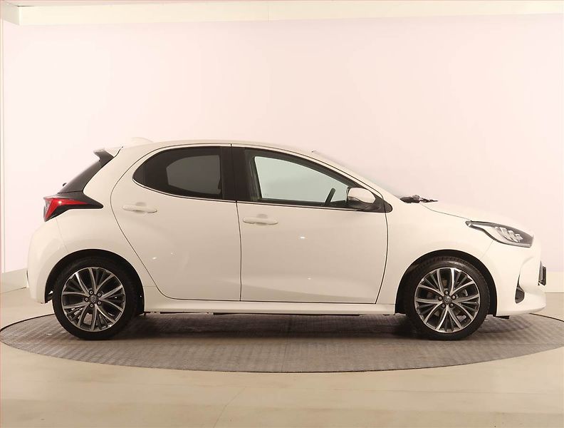 Toyota Yaris (2023) Executive 1.5 VVT-i, ČR,1.maj - fotka 6 z 19