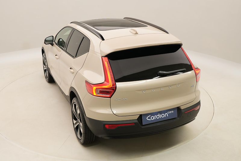 Volvo XC40 (2026) B3 AUT DARK ULTRA - fotka 17 z 66