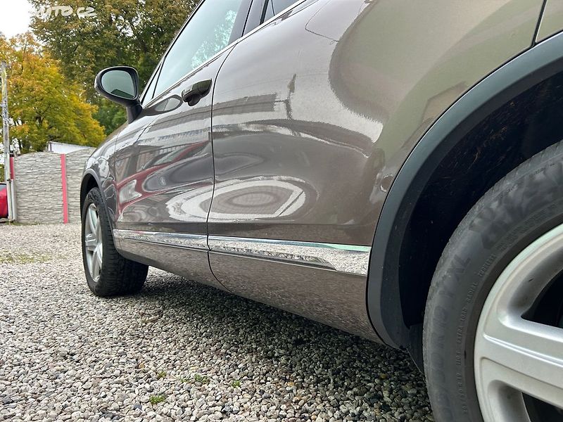 Volkswagen Touareg (2012) 3.0 TDi 180KW pěkný stav - fotka 10 z 27